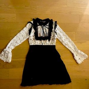 Size 6 US, UK 10 fits more like a US 4 Self portrait dress